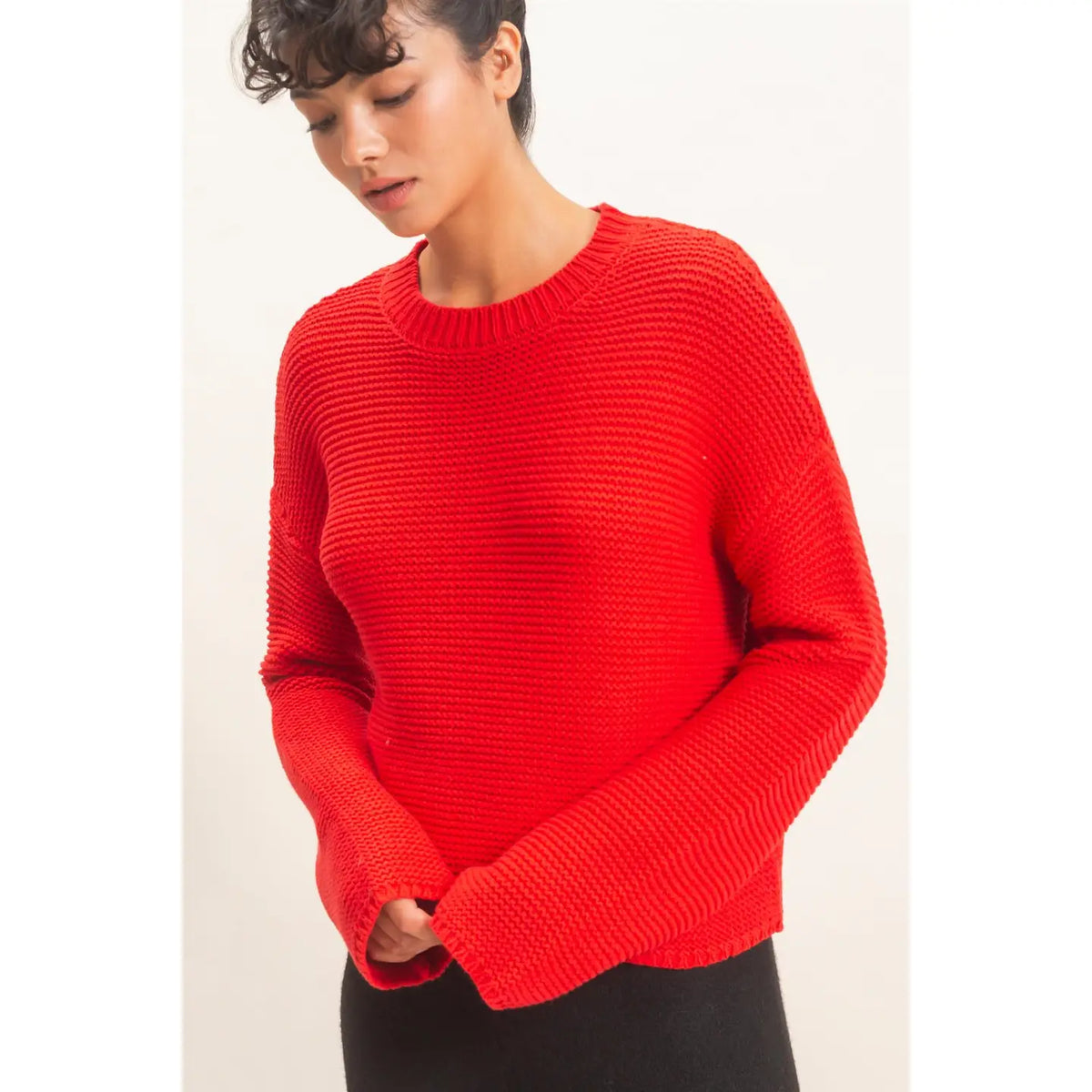 TEXTURED KNIT CREW NECK SWEATER