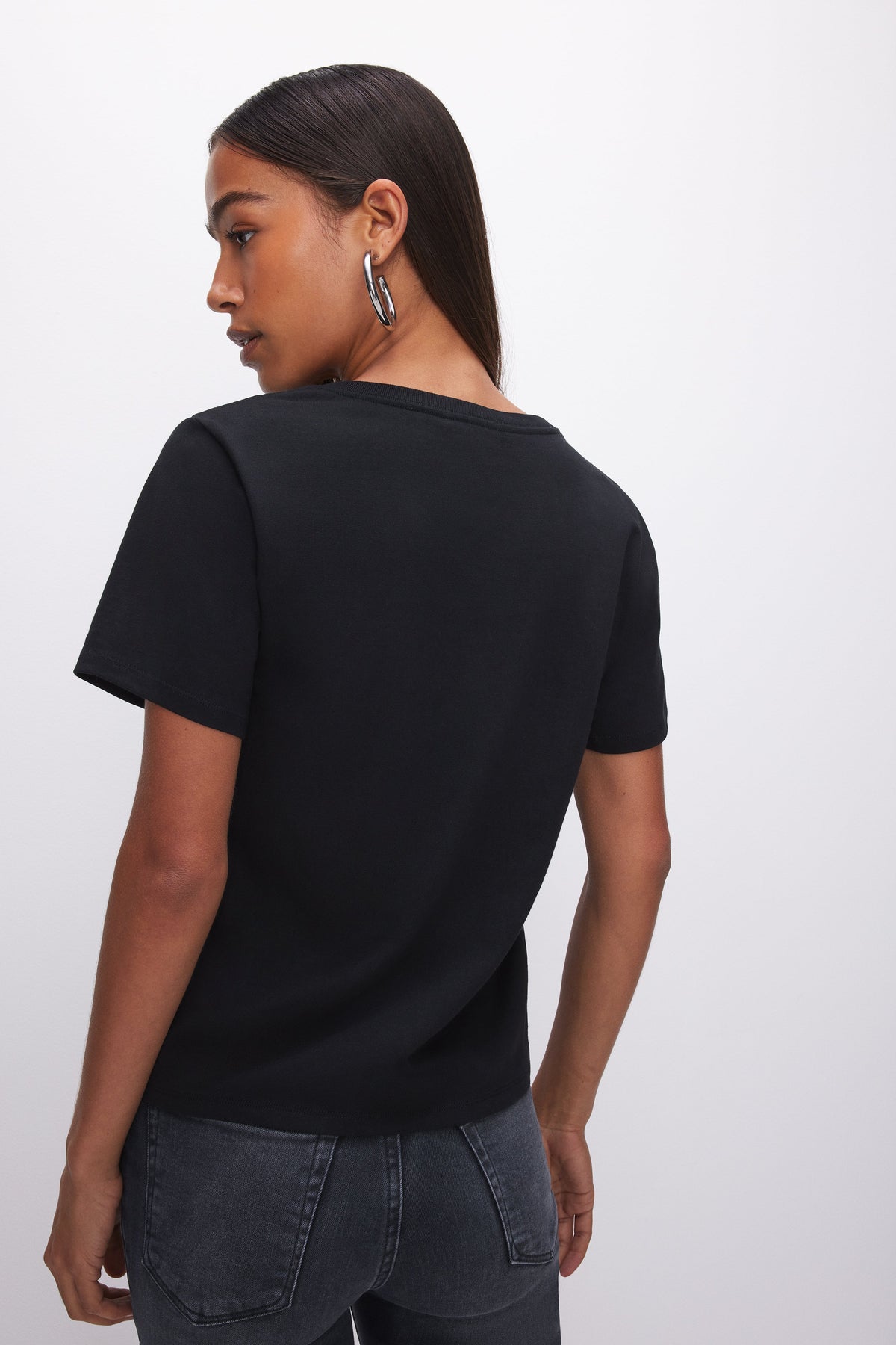 COTTON CLASSIC V-NECK TEE | BLACK001
