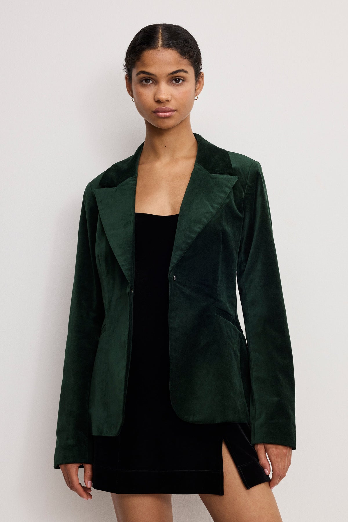 VELVET SCULPTED BLAZER | PINE GREEN003