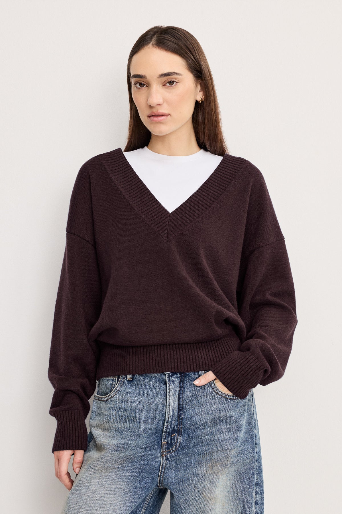 DEEP V KNIT SWEATER | BARK003