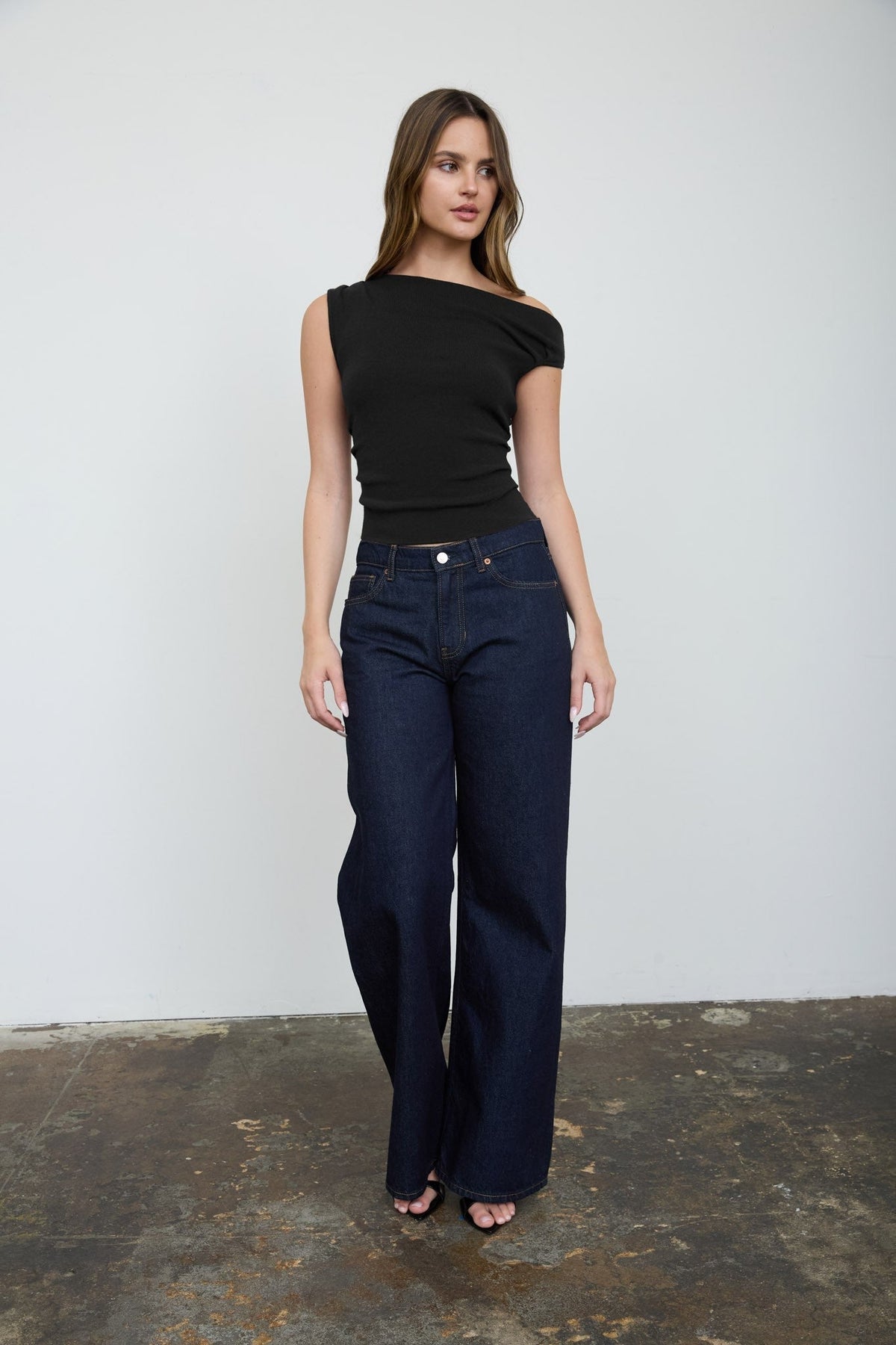 ASYMMETRIC BOAT NECK FITTED KNIT SWEATER TOP