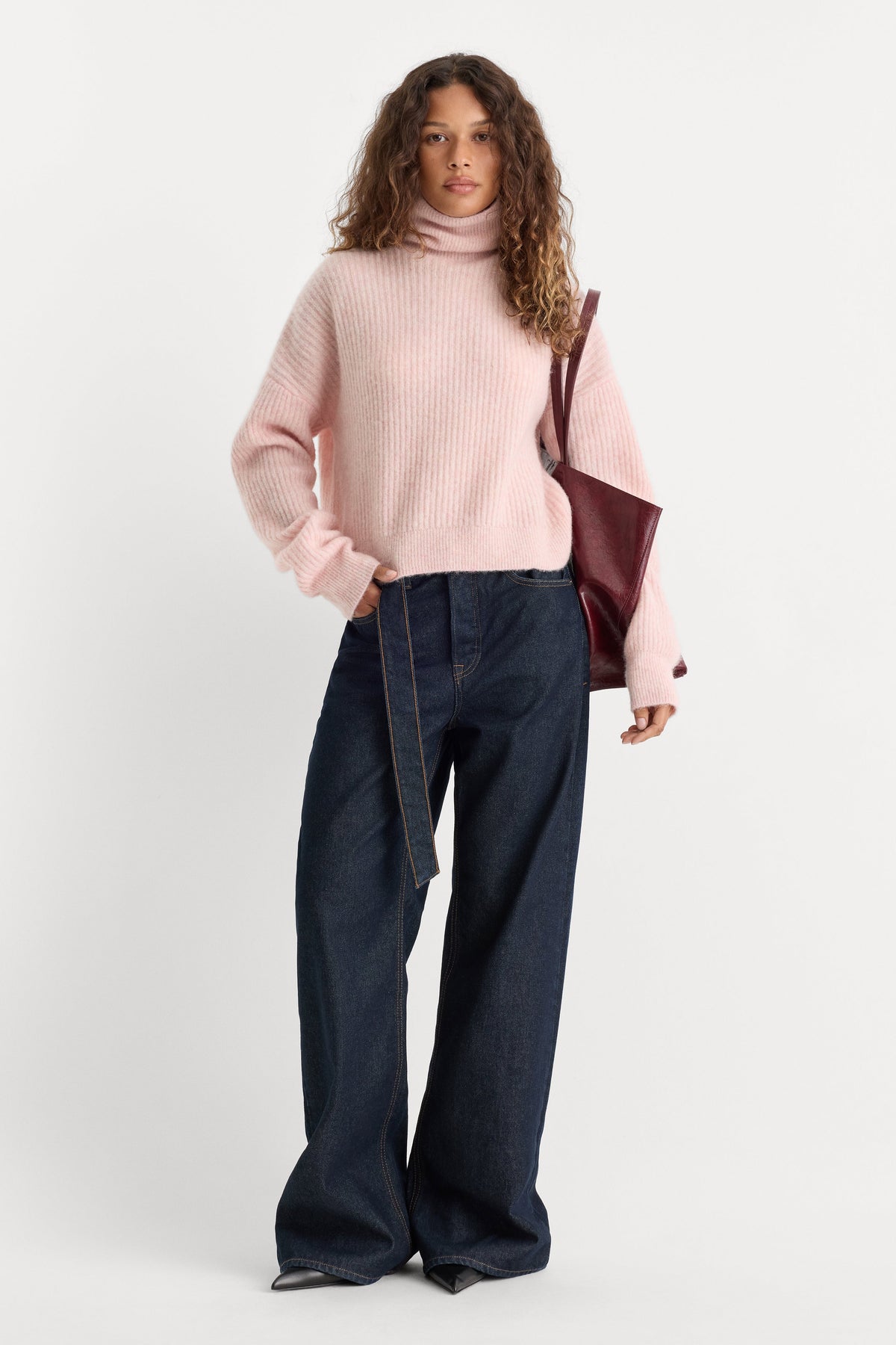 THE OVERSIZED TURTLENECK SWEATER | BLUSH