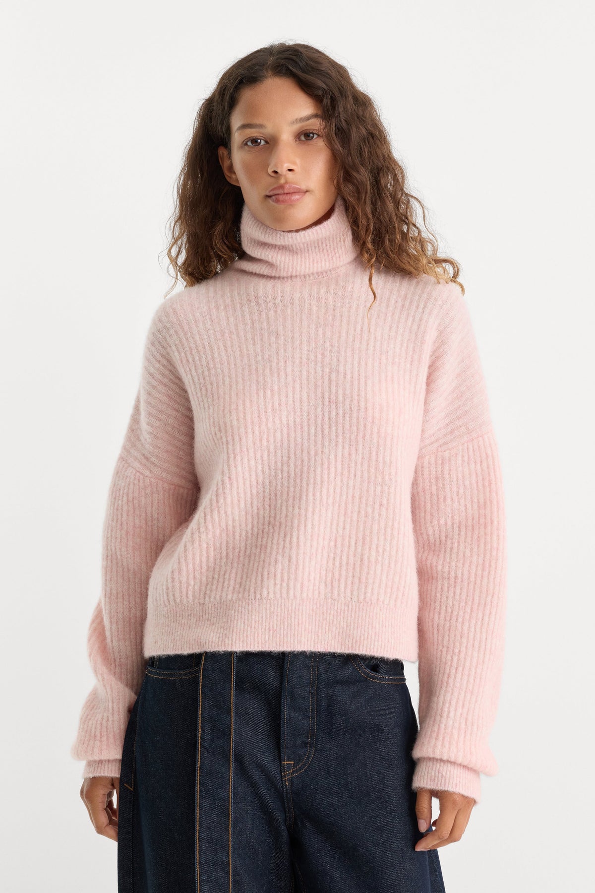 THE OVERSIZED TURTLENECK SWEATER | BLUSH