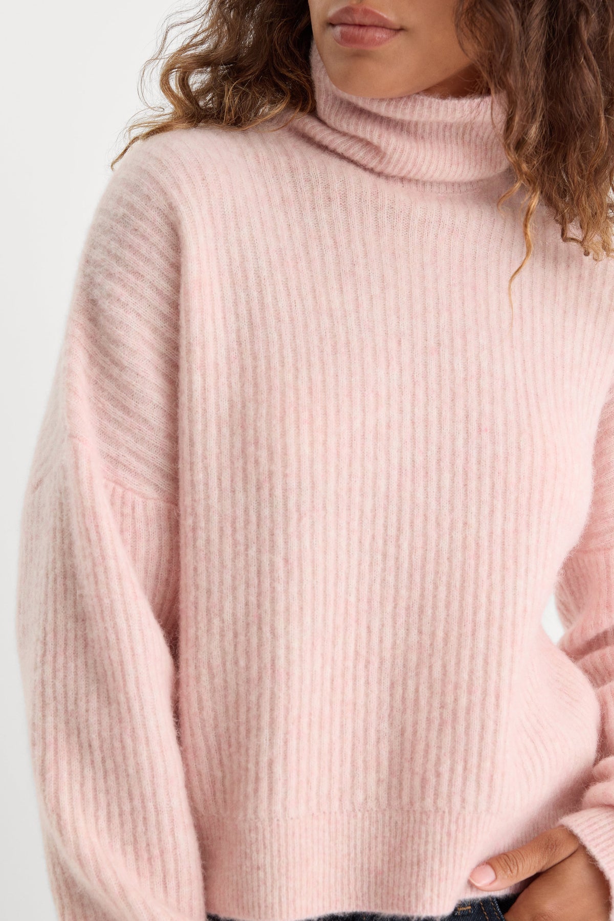 THE OVERSIZED TURTLENECK SWEATER | BLUSH