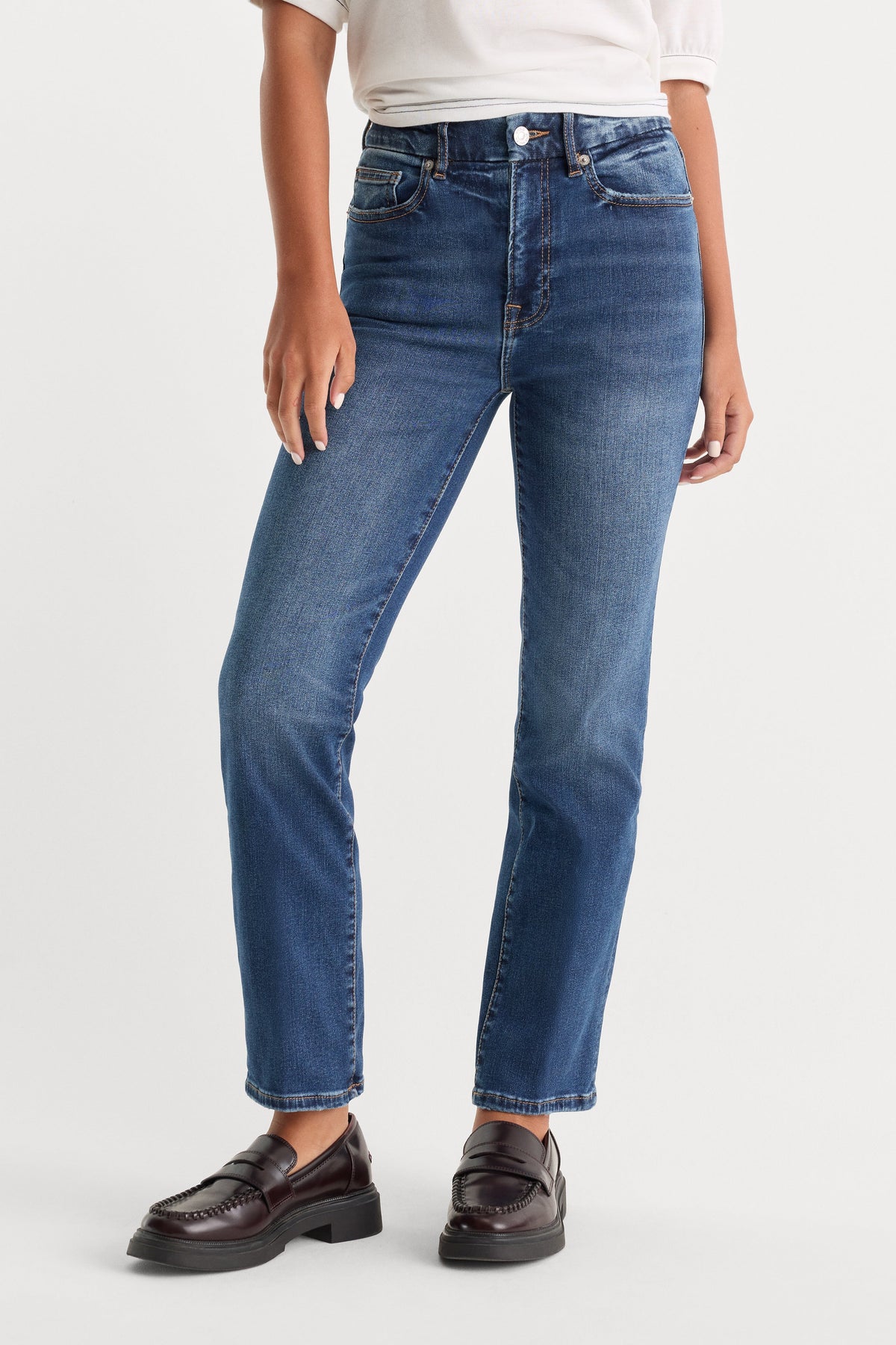ALWAYS FITS GOOD PETITE STRAIGHT JEANS | INDIGO571