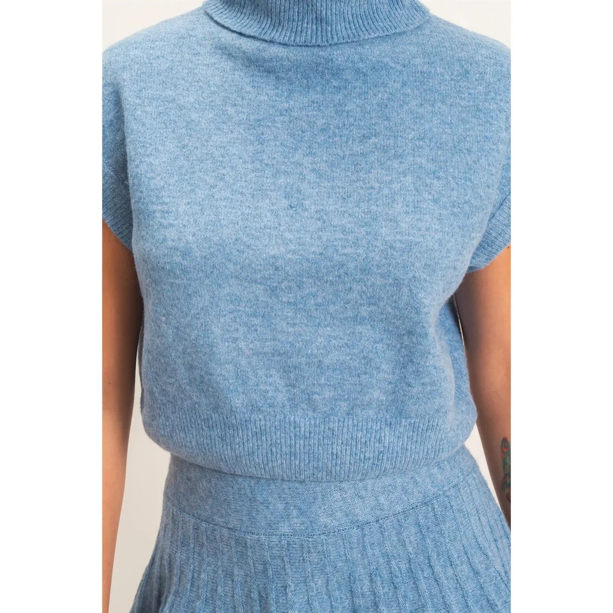 TURTLENECK CROP TOP & PLEATED SKIRT SET
