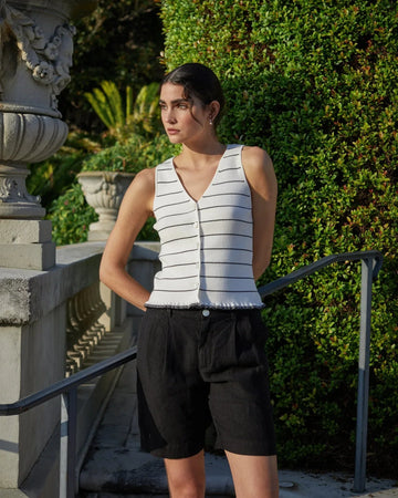 RUFFLE HEM KNITTED VEST