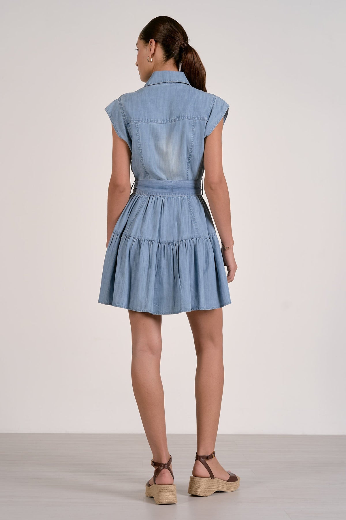 SLEEVELESS COLLARED DRESS