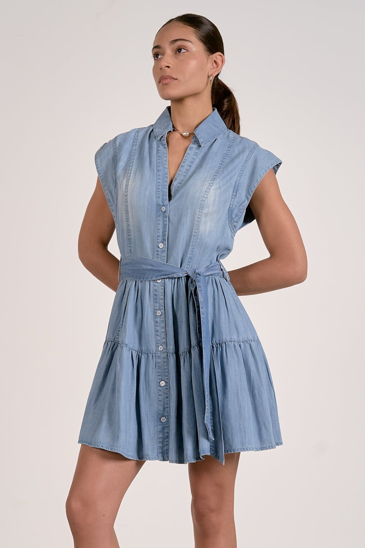 SLEEVELESS COLLARED DRESS
